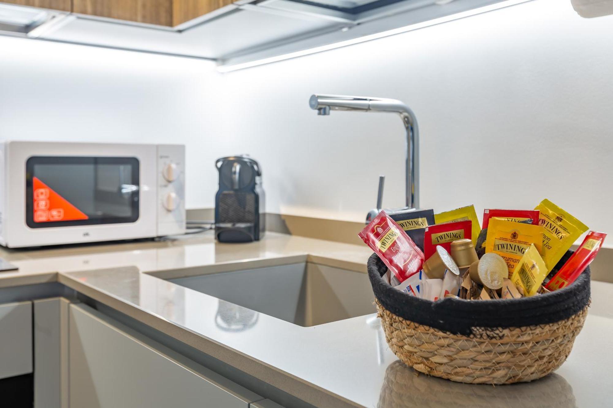 Aurealiving - Trastevere Suite With Rooftop & Gym, Your Place In Roma Exterior foto